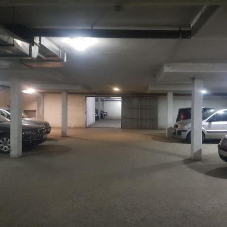 Rajiceva 5- Apartman Sa Prostranom Terasom I Garaznim Mestom Kragujevac Luaran gambar