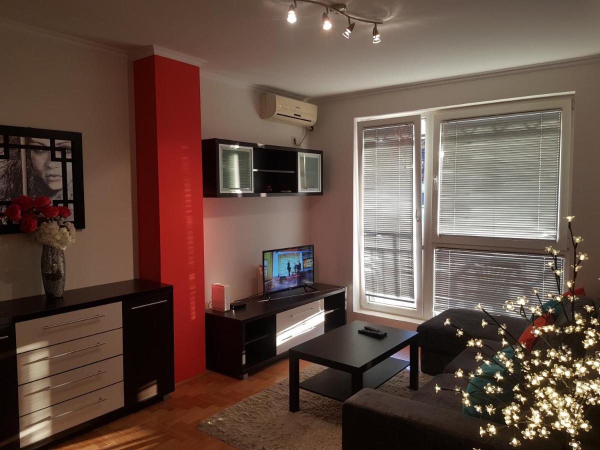 Rajiceva 5- Apartman Sa Prostranom Terasom I Garaznim Mestom Kragujevac Luaran gambar
