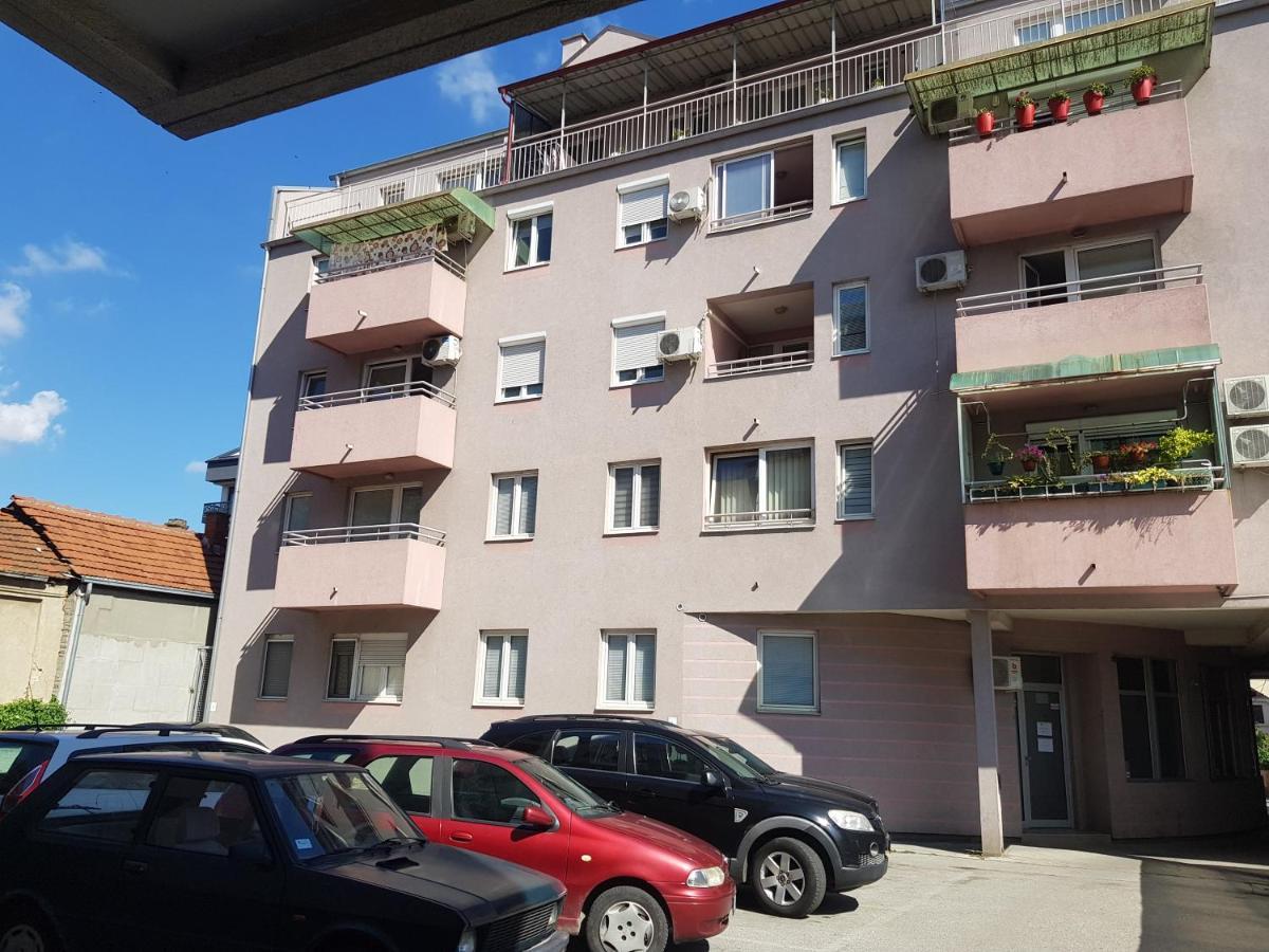 Rajiceva 5- Apartman Sa Prostranom Terasom I Garaznim Mestom Kragujevac Luaran gambar