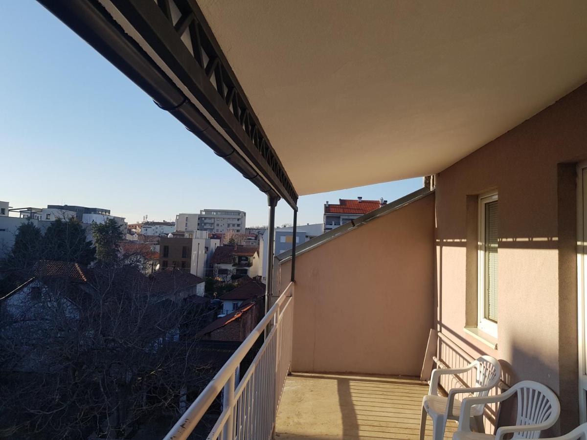 Rajiceva 5- Apartman Sa Prostranom Terasom I Garaznim Mestom Kragujevac Luaran gambar