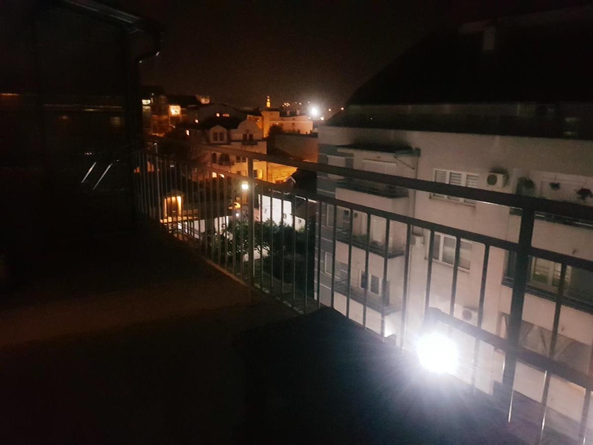 Rajiceva 5- Apartman Sa Prostranom Terasom I Garaznim Mestom Kragujevac Luaran gambar