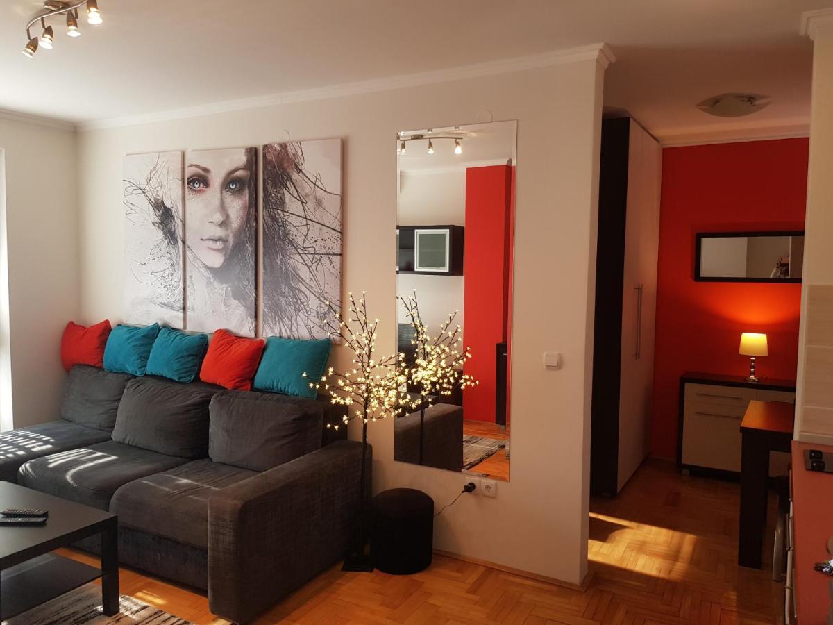 Rajiceva 5- Apartman Sa Prostranom Terasom I Garaznim Mestom Kragujevac Luaran gambar