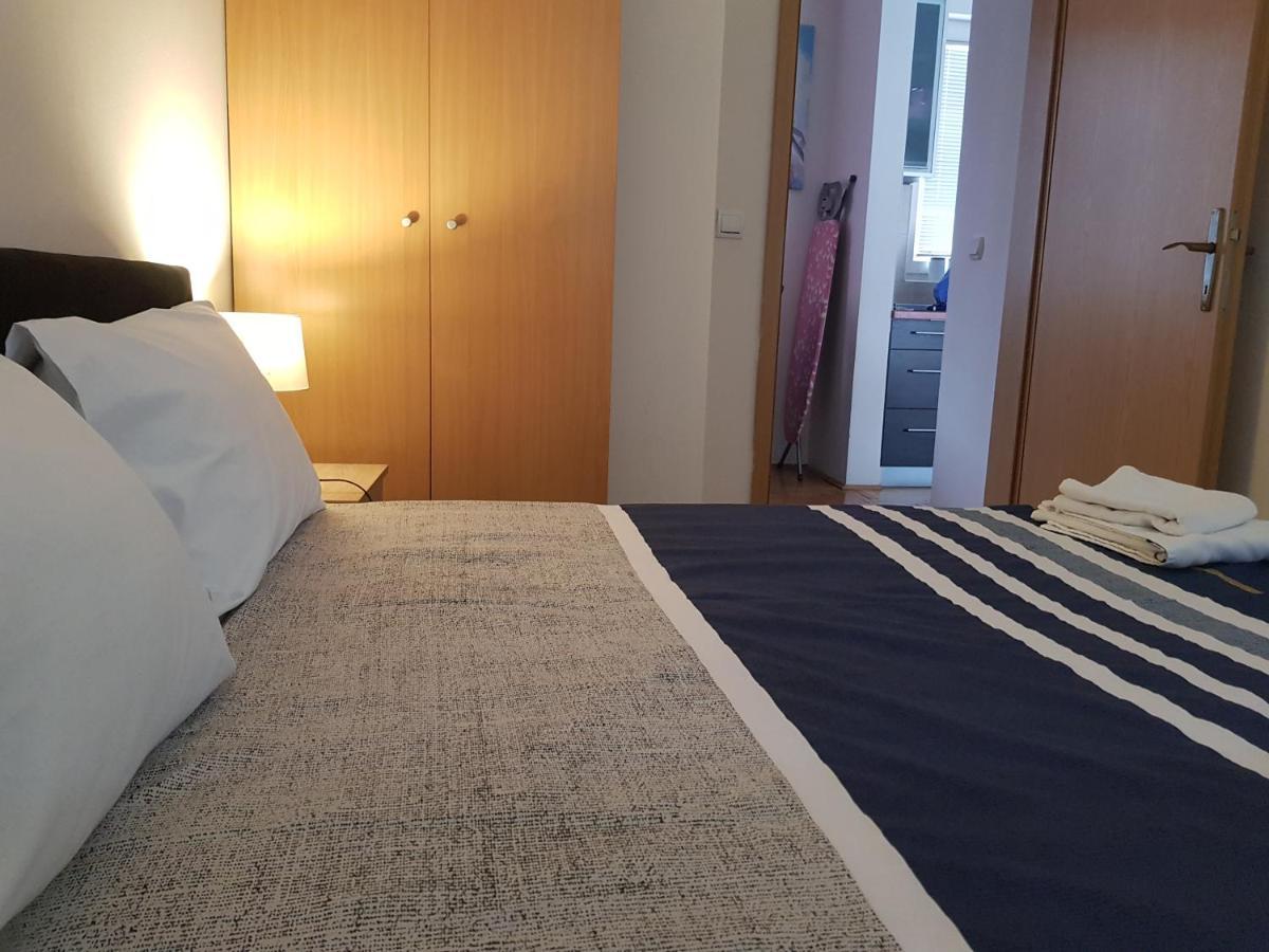 Rajiceva 5- Apartman Sa Prostranom Terasom I Garaznim Mestom Kragujevac Luaran gambar
